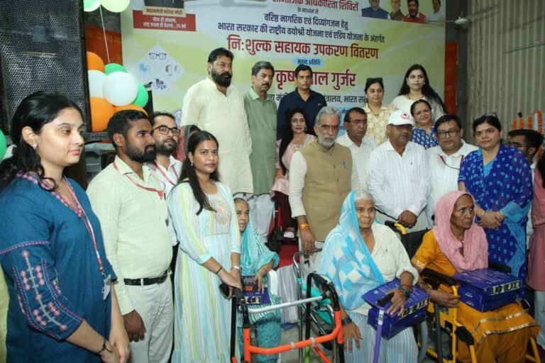 प्रधानमंत्री मोदी के जन्मदिवस पर मंत्री कृष्णपाल गुर्जर ने दिव्यांगों को व्हीलचेयर, कान की मशीन व  अन्य उपकरण किये  वितरित
