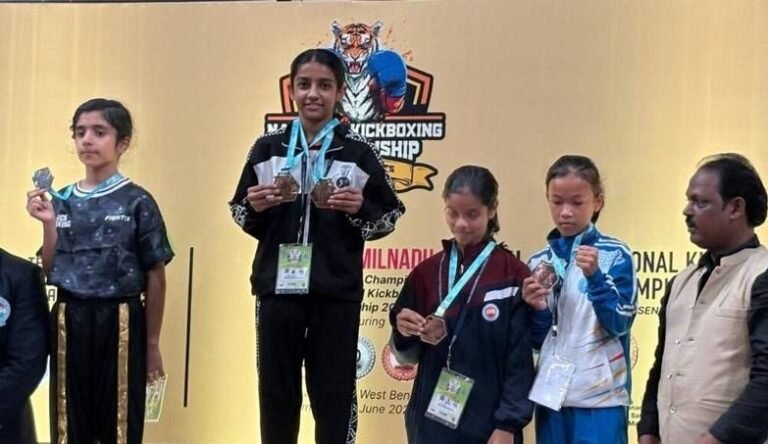 नेशनल किक बॉक्सिंग प्रतियोगिता में सगी दो बहनों ने जीते चार गोल्ड मेडल