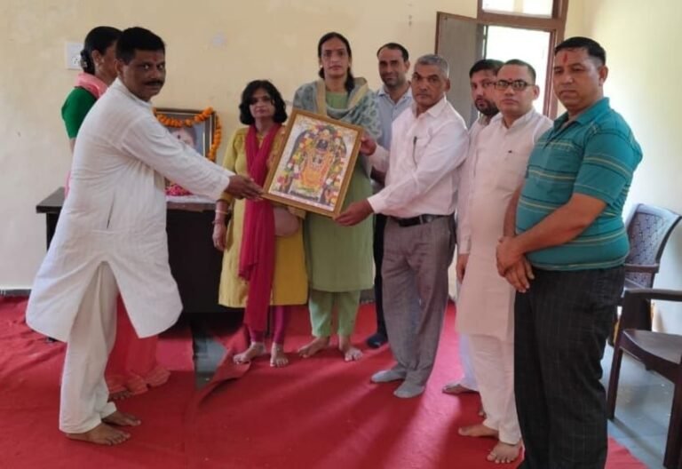 अतिथि अध्यापकों ने यज्ञ कर राजरानी को श्रद्धांजलि अर्पित की