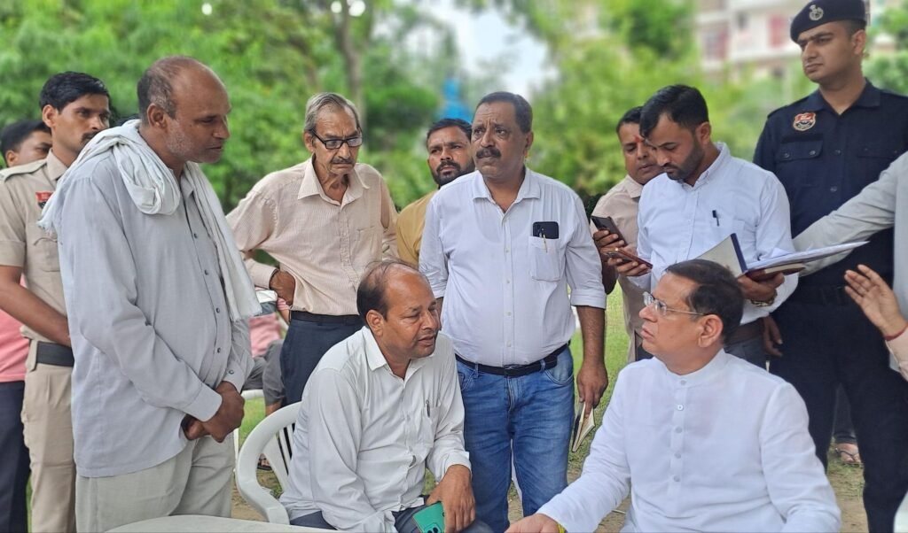 ट्रक वाला वापस ले गया राशन, डिपो धारक पहुंचा मंत्री राजेश नागर के दरबार 1 img 20250907 wa02211225775558274607149