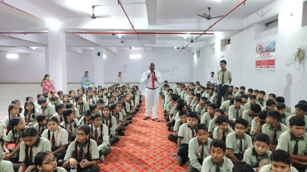 जागरूकता से ही आपदा से बचाव हो सकता है - डॉ एमपी सिंह 2 img 20250908 wa02531171268230401468245