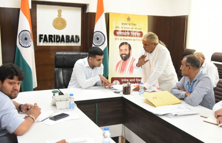 प्याला से जेवर तक पाइप लाइन बिछाने का कार्य सुचारू रूप से रखें जारी, ग्रामीण करें सहयोग: डीसी