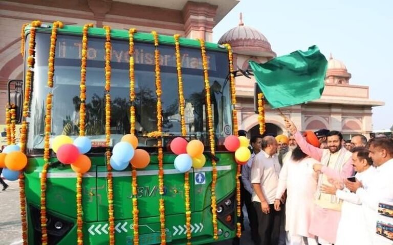गीता स्थली कुरुक्षेत्र में देश विदेश से आने वाले पर्यटक कर सकेंगे अब इलेक्ट्रिक बसों में सफर : नायब सैनी