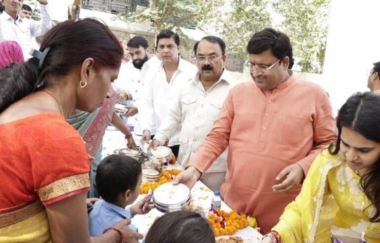 कैबिनेट मंत्री विपुल गोयल ने 28 सरकारी स्कूलों के बच्चों संग मनाई दीपावली