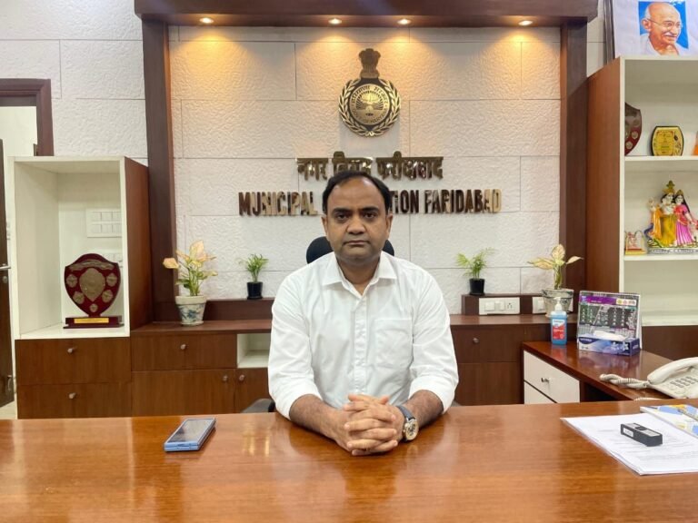 सार्वजनिक स्थलों पर कूड़ा-करकट फैलाने पर लगेगा भारी जुर्माना – निगमायुक्त धीरेंद्र खड़गटा