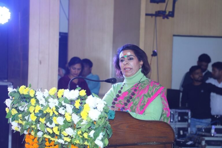 संतुलित निर्णय और नैतिकता का आधार है गीता: रेणु भाटिया