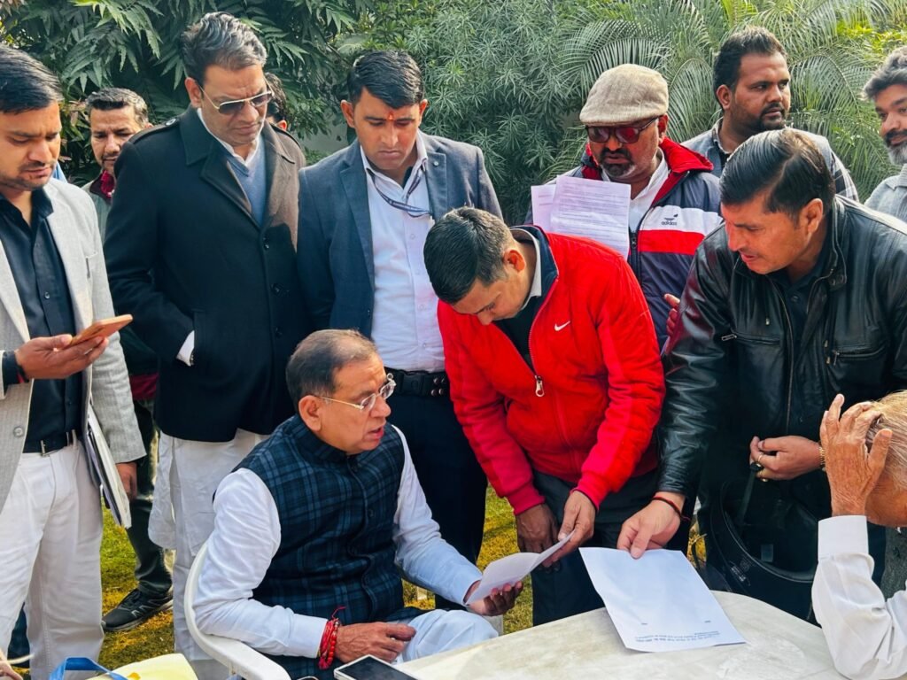 मंत्री राजेश नागर के खुले दरबार में पहुंची प्रॉपर्टी आईडी न बनने की शिकायत 12 img 20260118 wa02534596066259690440399