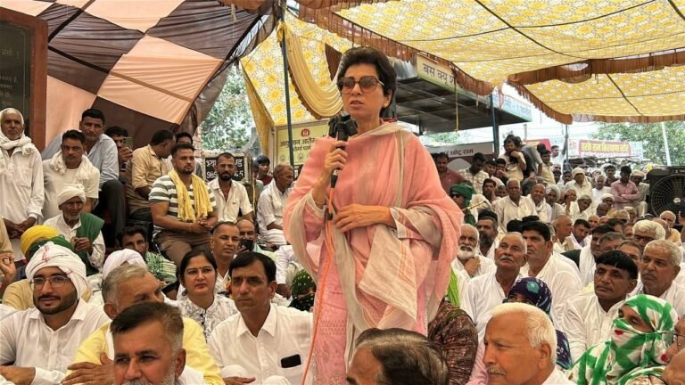 चानौत गांव पहुंचीं सांसद कुमारी सैलजा, पेयजल आंदोलन को दिया समर्थन